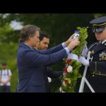 Kyle Larson, Jeff Gordon pay respects at the Tomb of the Unknown Soldier
