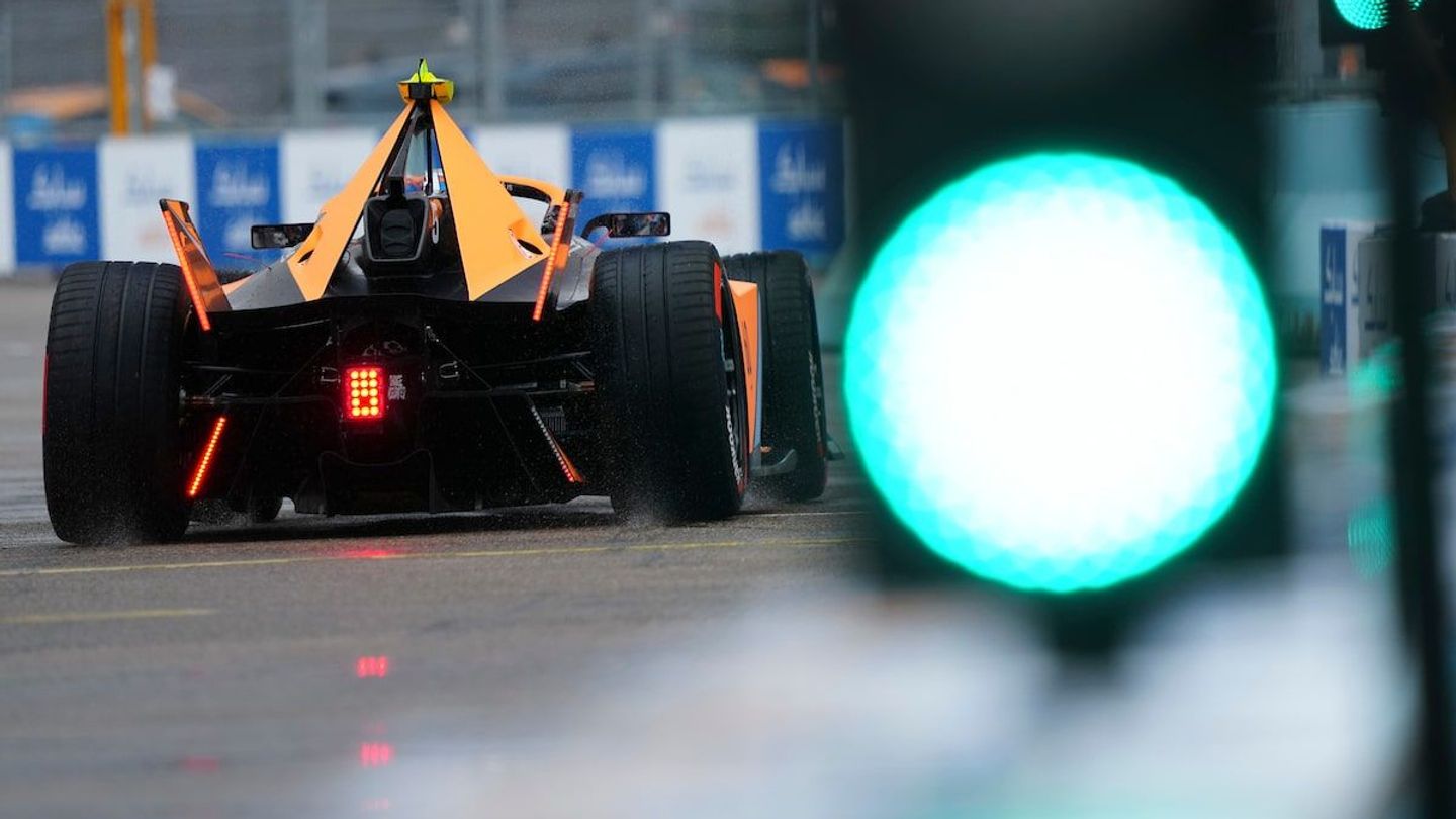 How does a Formula E race weekend work?